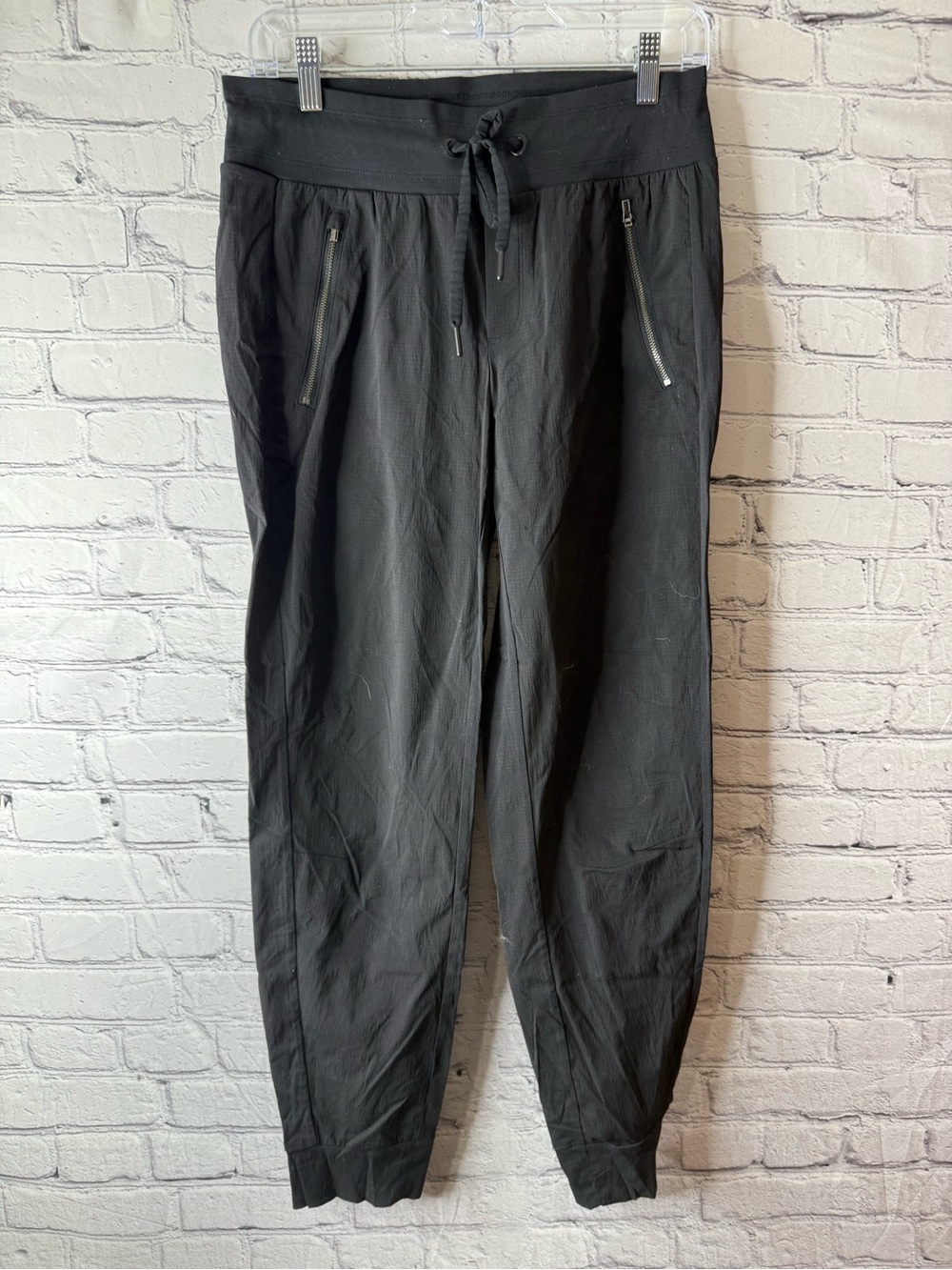 Athleta black joggers size 4 tall
